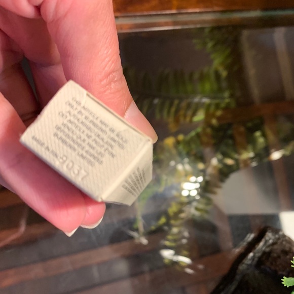 Authentic BURBERRY 6ml regiment red kisses gloss💋 - Picture 6 of 7